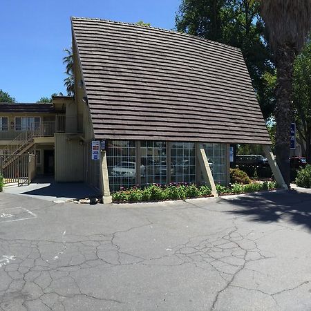 Discovery Inn Модесто Экстерьер фото