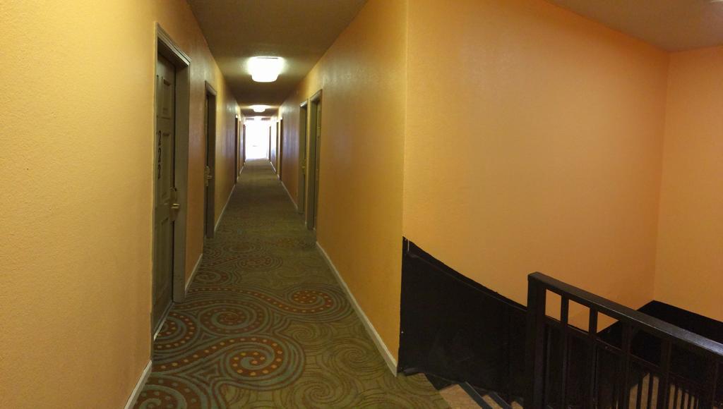 Discovery Inn Модесто Экстерьер фото