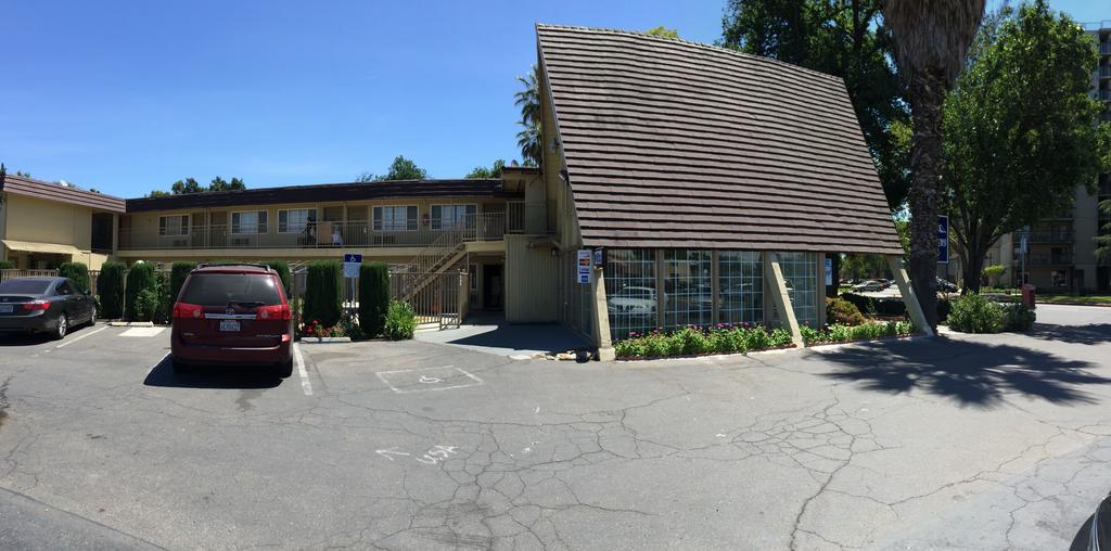 Discovery Inn Модесто Экстерьер фото