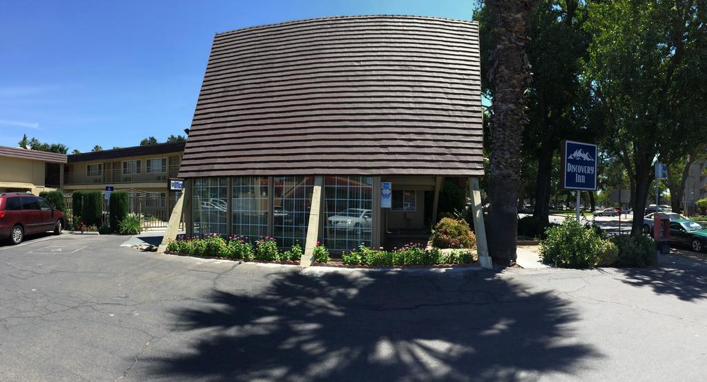 Discovery Inn Модесто Экстерьер фото