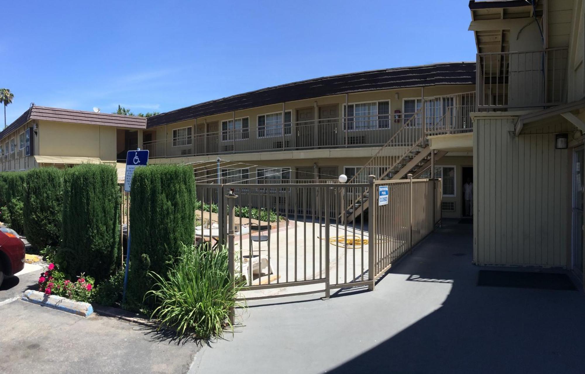 Discovery Inn Модесто Экстерьер фото