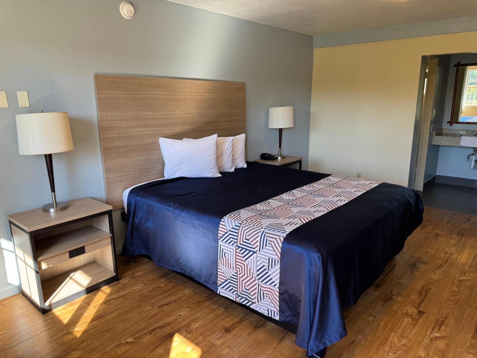 Discovery Inn Модесто Экстерьер фото