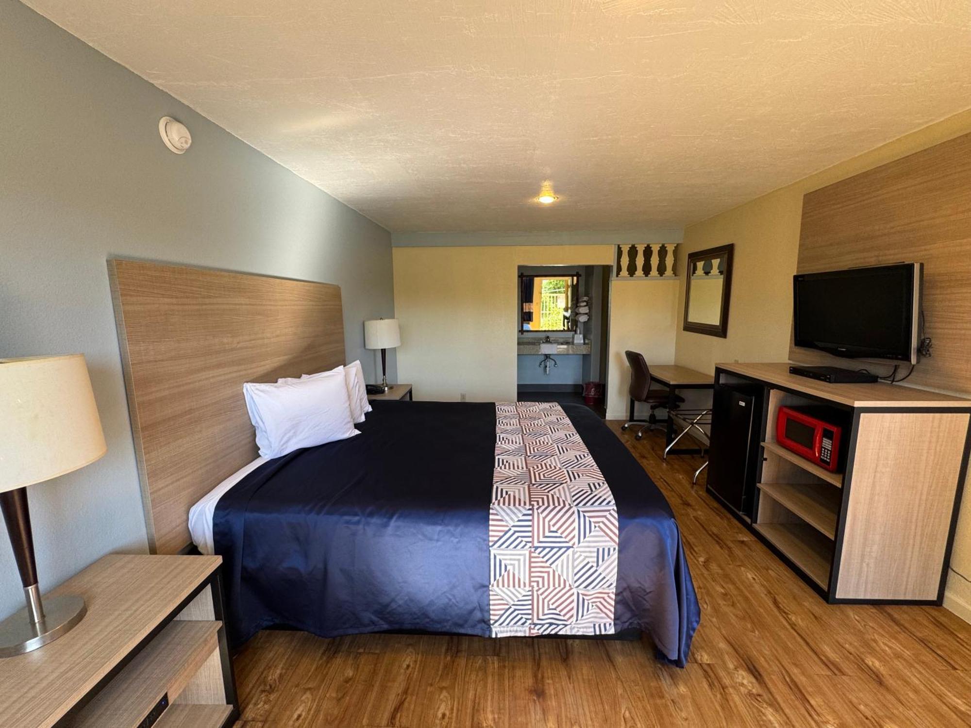 Discovery Inn Модесто Экстерьер фото